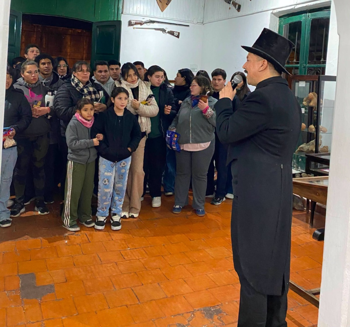 Estudiantes recrearon escenas históricas en una nueva "Noche en el Museo"